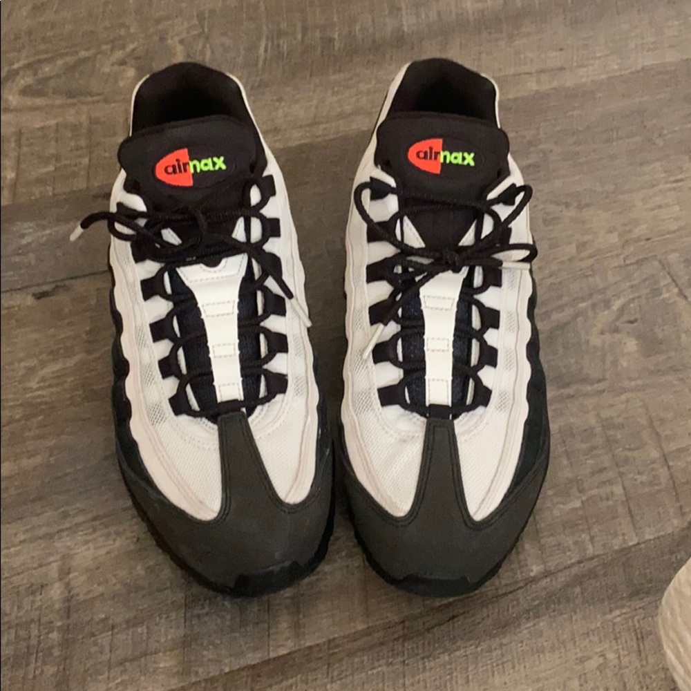 Nike Air Max 95 Essential Black Neon